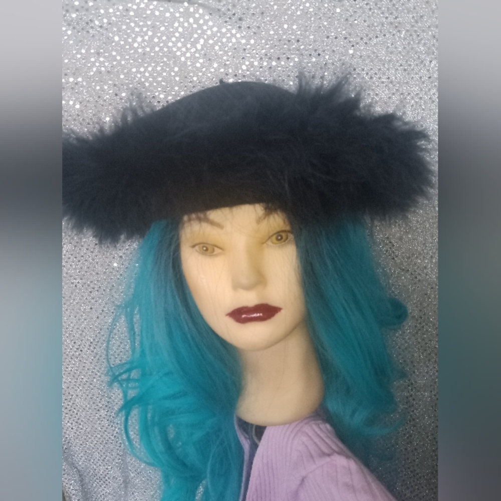 Fuzzy hat - Picture 3 of 4
